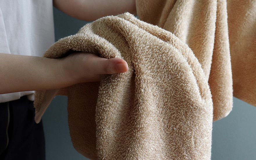 なぜタオルは毛羽落ちする？原因や対策、付着物の取り方などを解説